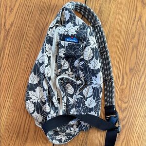 Kavu Monochrome Leaf Pattern Belt Bag